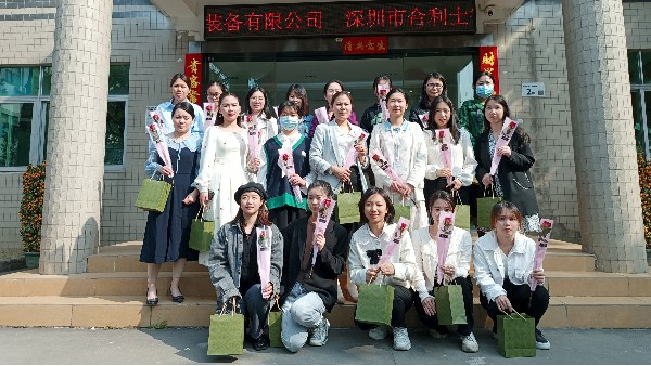 3月8日婦女節(jié)，愿大家顏若桃花，永遠如十八歲美麗可愛。